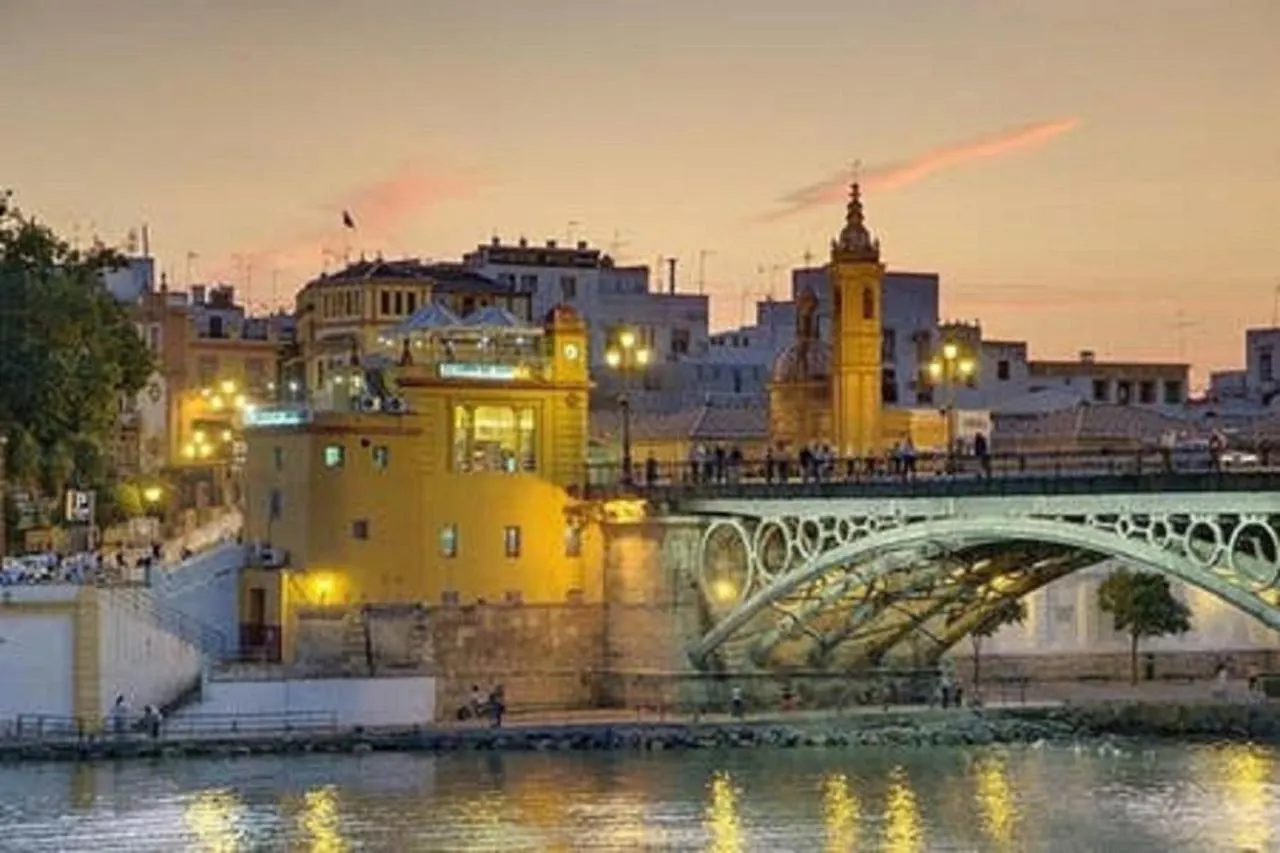 Atico Aire De Triana Apartment Seville