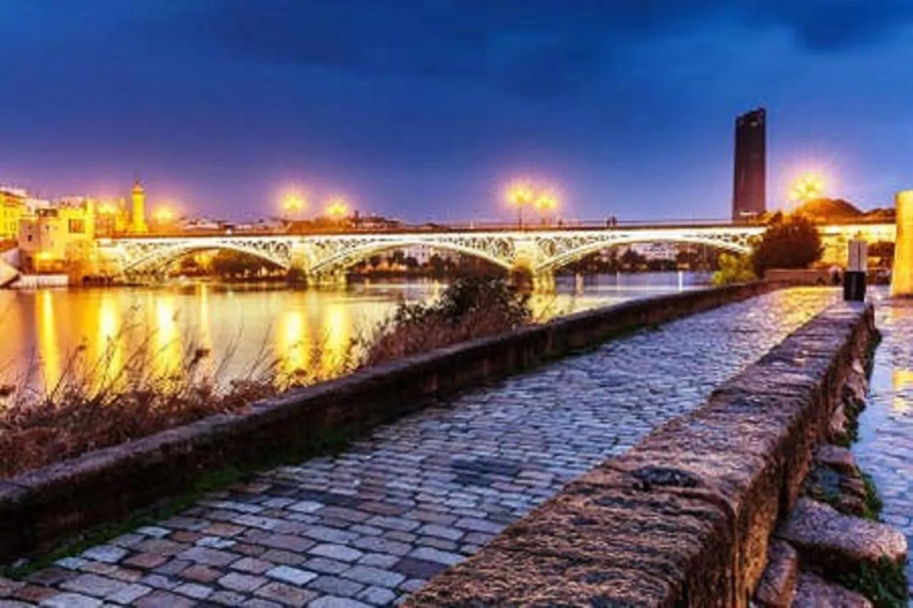 Atico Aire De Triana Appartement Sevilla Spanje
